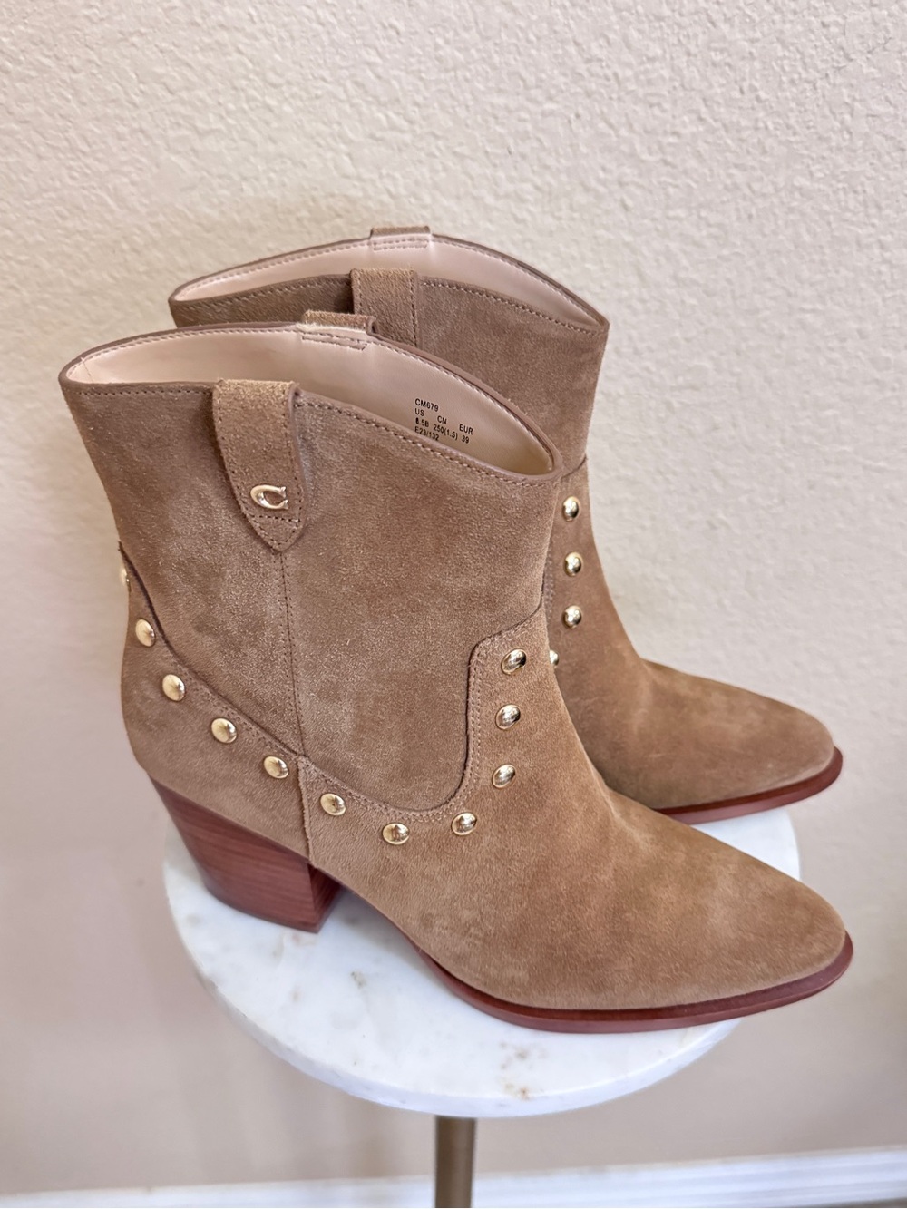 Women Coach Pauline tan honey Suede Pull On golden stud logo western booties 8.5